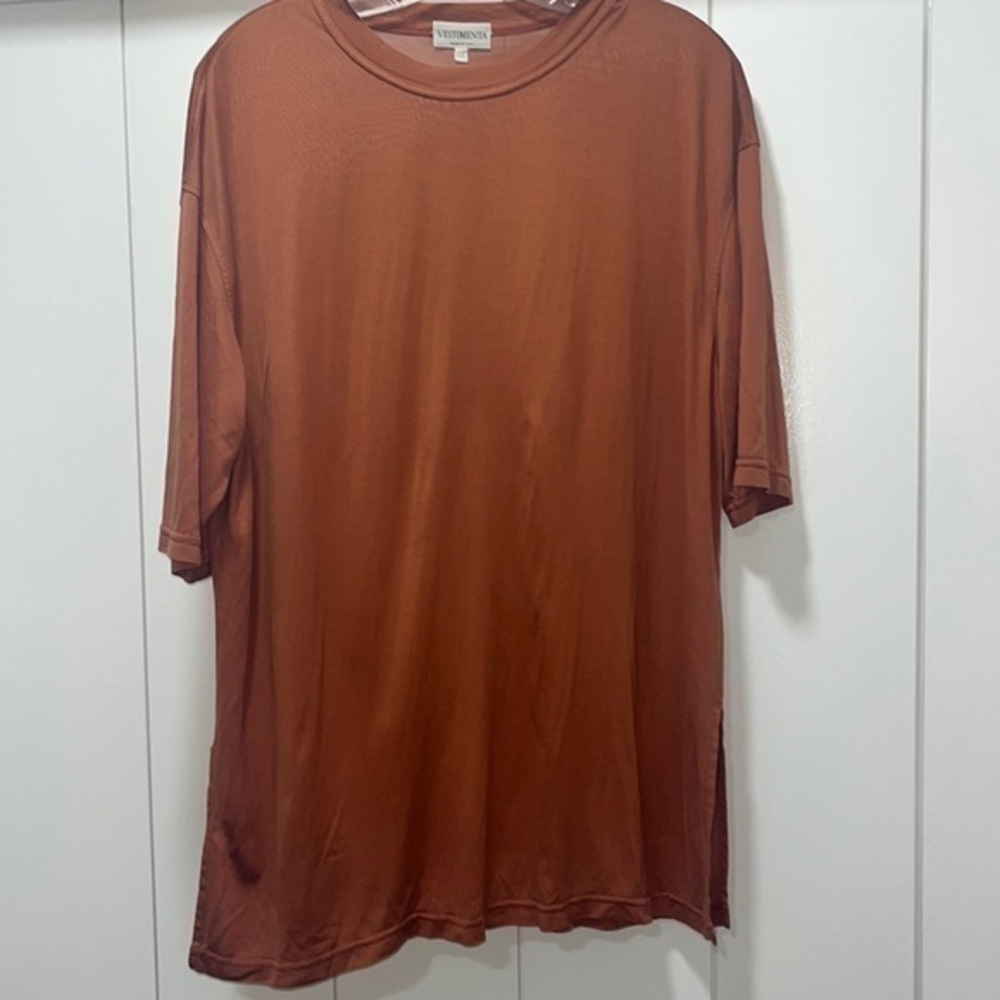 Vestimenta short sleeve tshirt with side slits. Made in Italy. Size 14